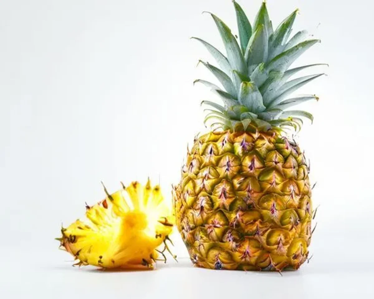Pineapple lysine-arginine content for herpes management